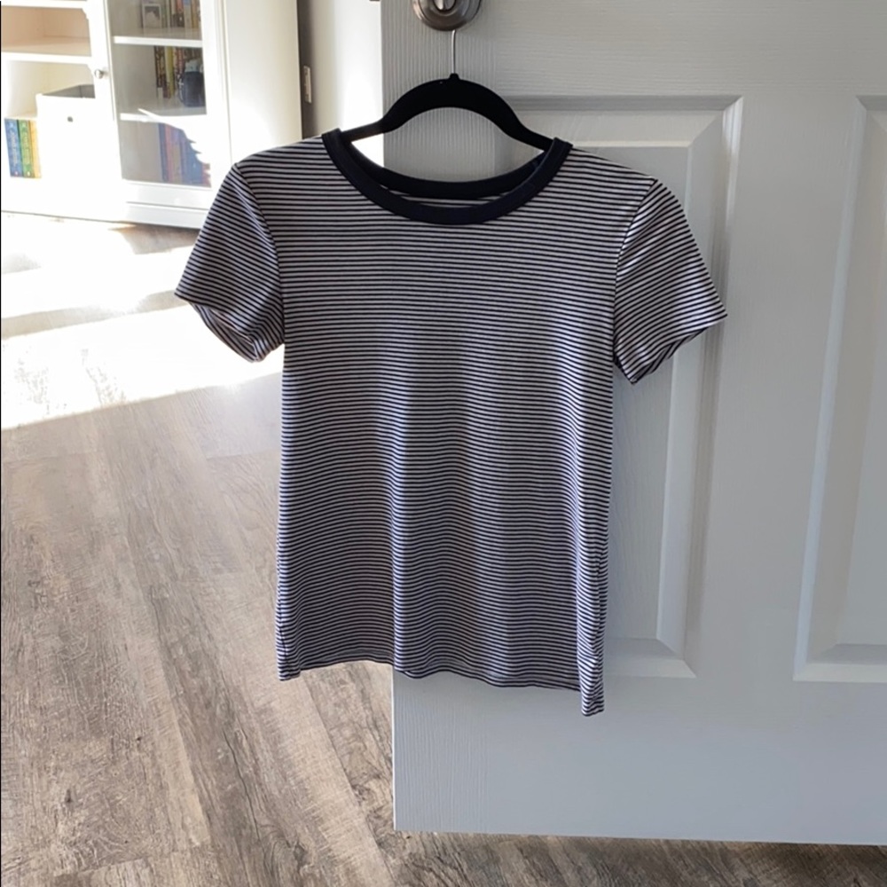 Soft and stretchy black and white tee